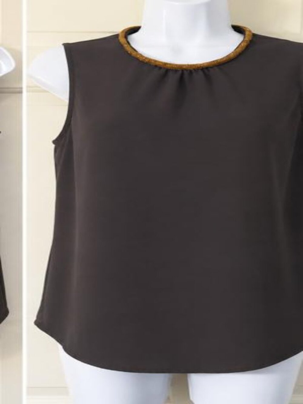 * Forever 21 Women's Top Gray Sleeveless Gold Beaded Neckline Polyester Sz M